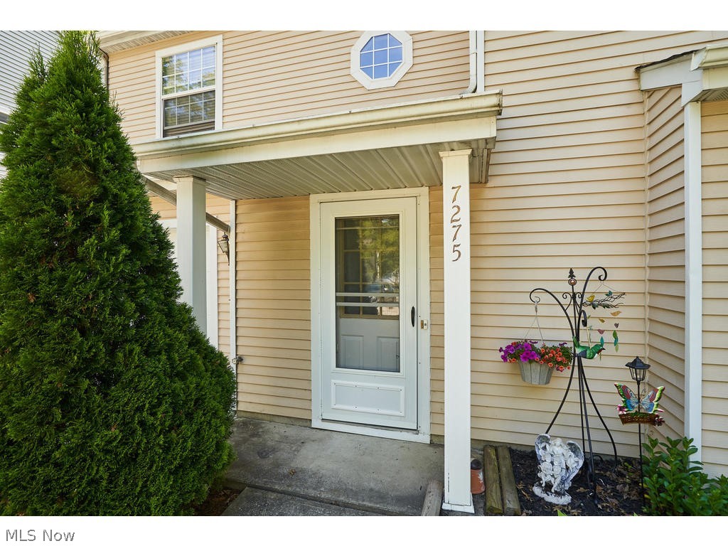 Courtyards Woodbury Condo - Residential