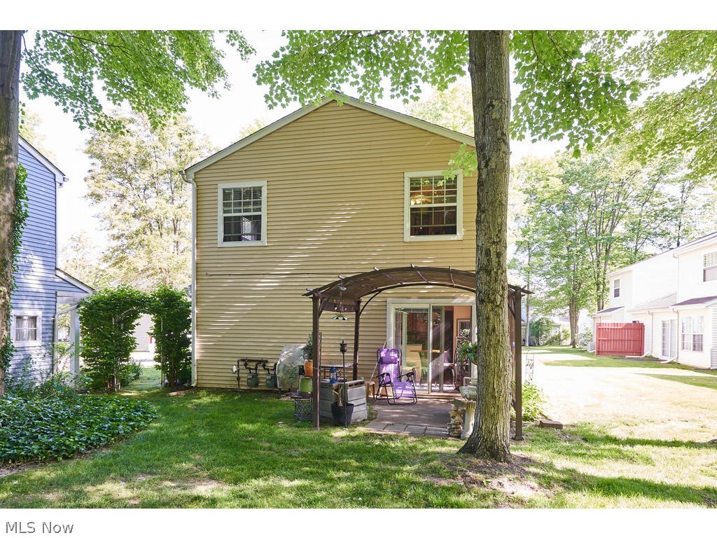 Courtyards Woodbury Condo - Residential