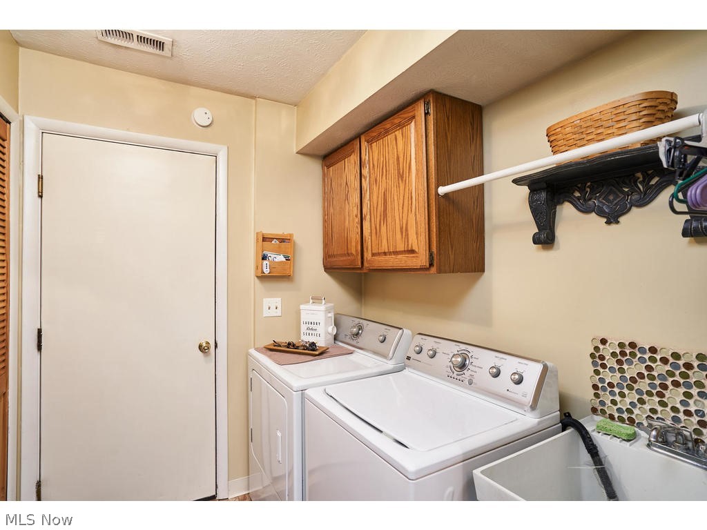 Courtyards Woodbury Condo - Residential