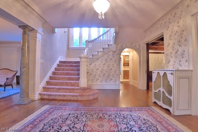 Main image without alt text