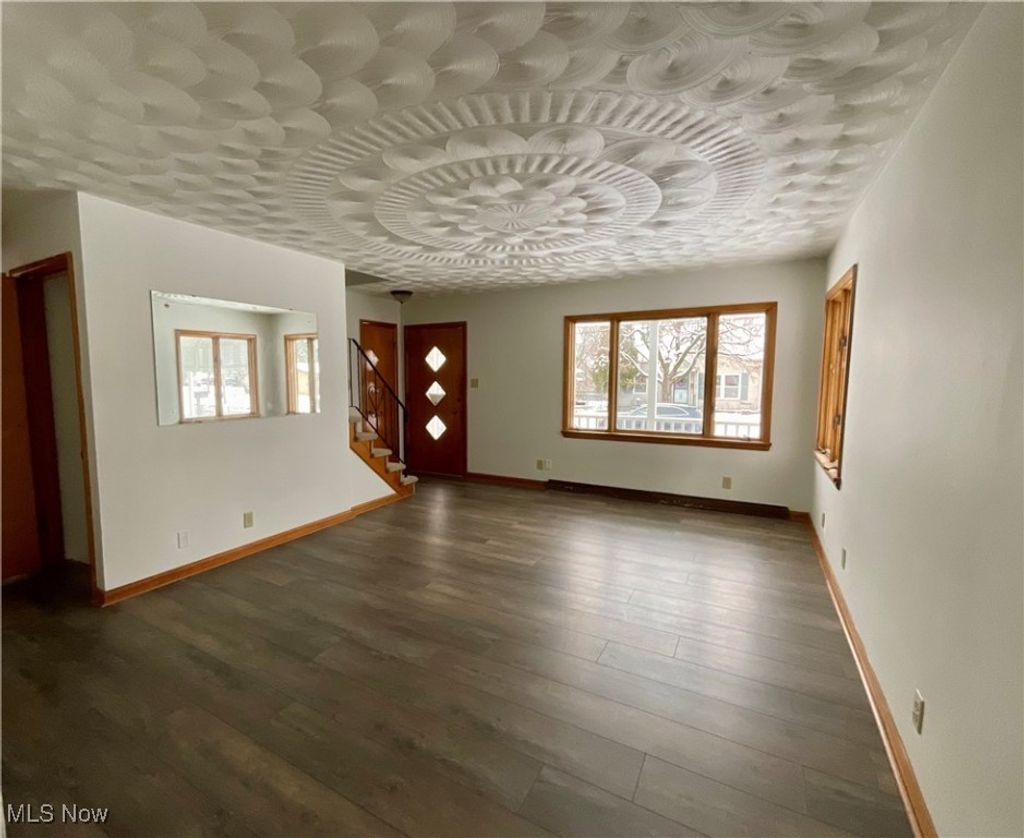 Photo of 1068 Wyley Avenue, Akron, OH 44306 (MLS # 5175309)