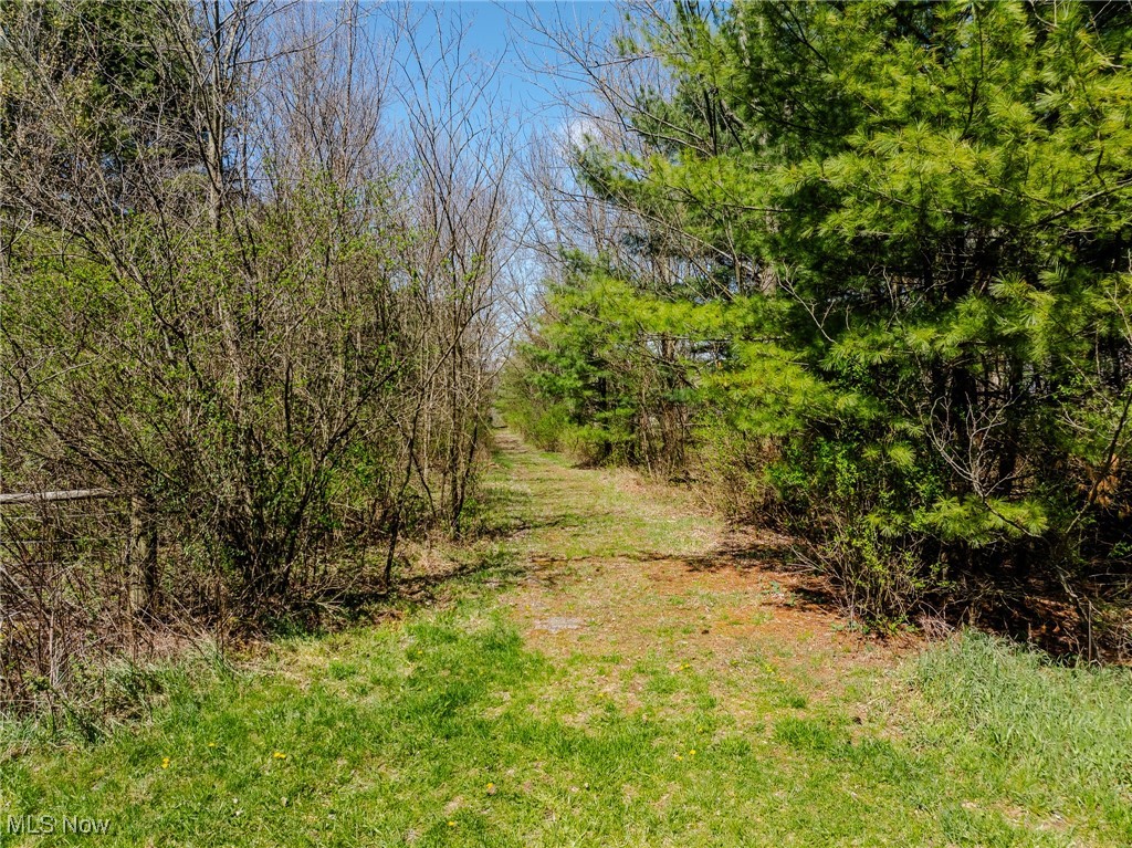 5742 Hilltop Drive, Strasburg, Ohio image 12