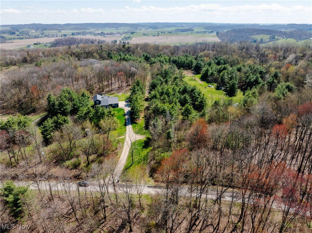 5742 Hilltop Drive, Strasburg, Ohio image 2