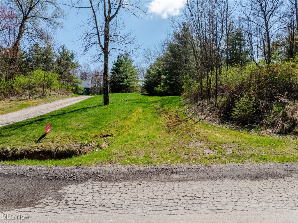 5742 Hilltop Drive, Strasburg, Ohio image 1