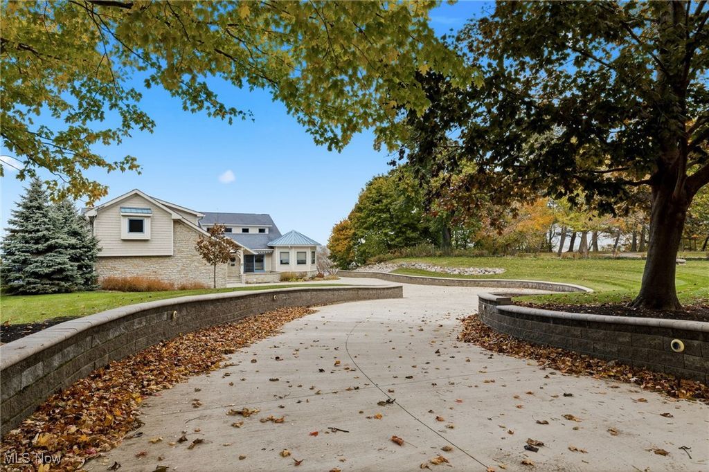 Photo of 28838 Lake Road, Bay Village, OH 44140 (MLS # 5168647)