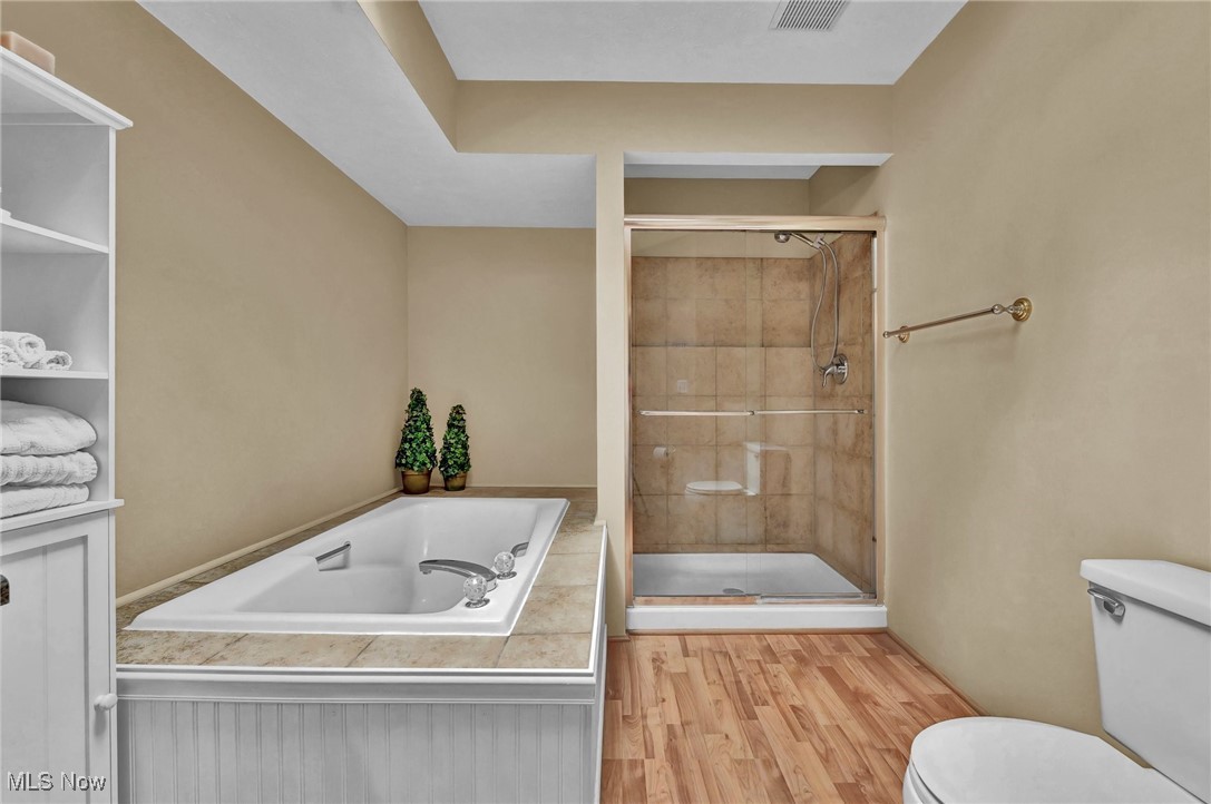 13483 Tradewinds Drive, Strongsville, Ohio image 32