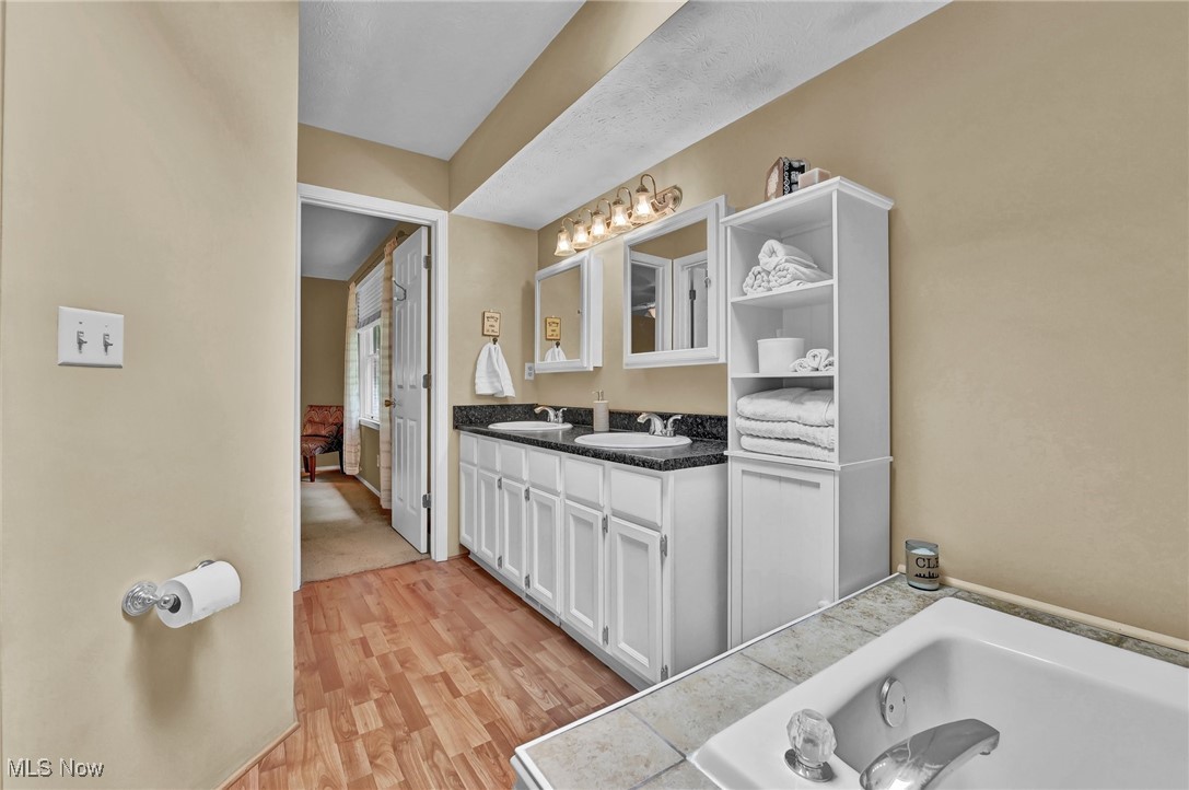 13483 Tradewinds Drive, Strongsville, Ohio image 33