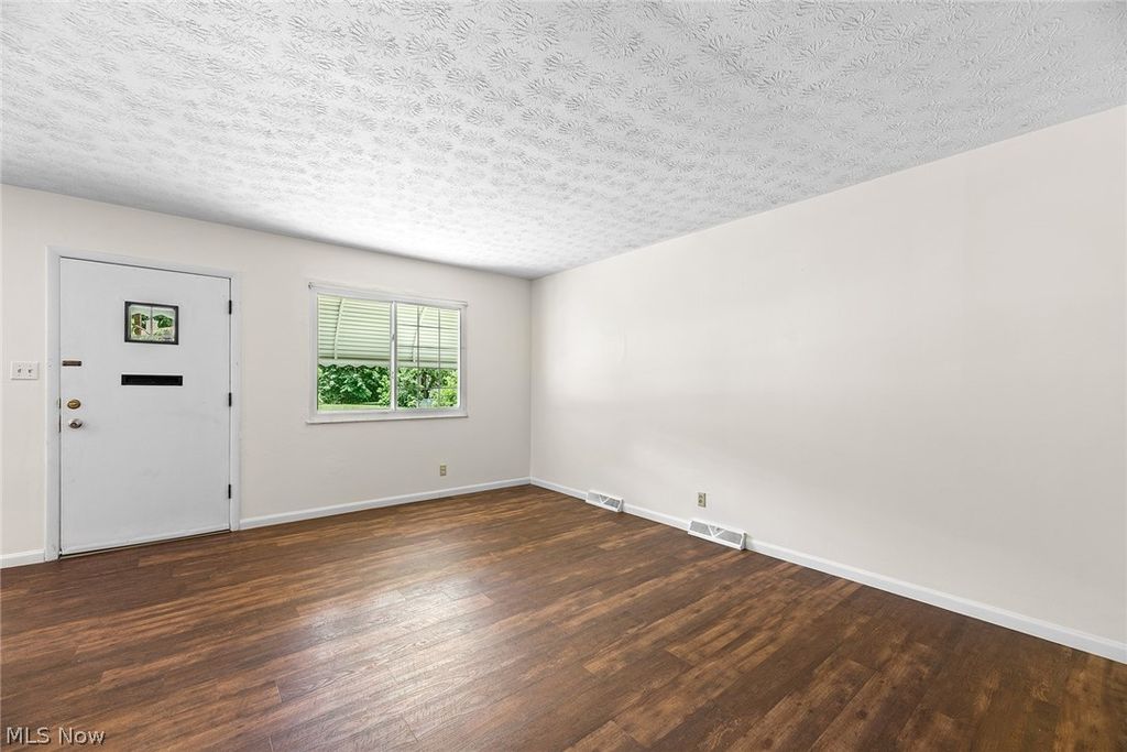 Photo of 1163 Tonawanda Avenue, Akron, OH 44305 (MLS # 5219761)