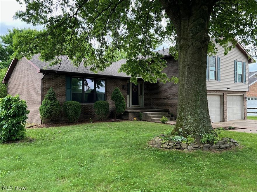 Beautiful Tri Level Home, move-in ready!