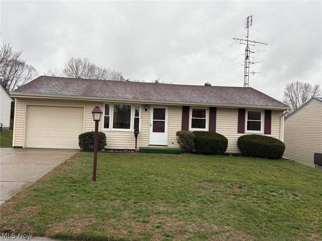 Photo of 549 NW Montrose Avenue NW, Massillon, OH 44646 (MLS # 5192691)
