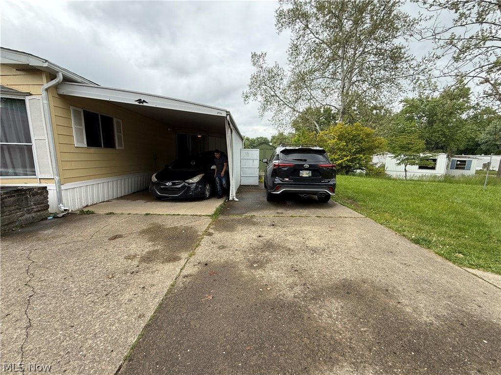 Photo of 200 Driftwood Drive SE, New Philadelphia, OH 44663 (MLS # 5211395)