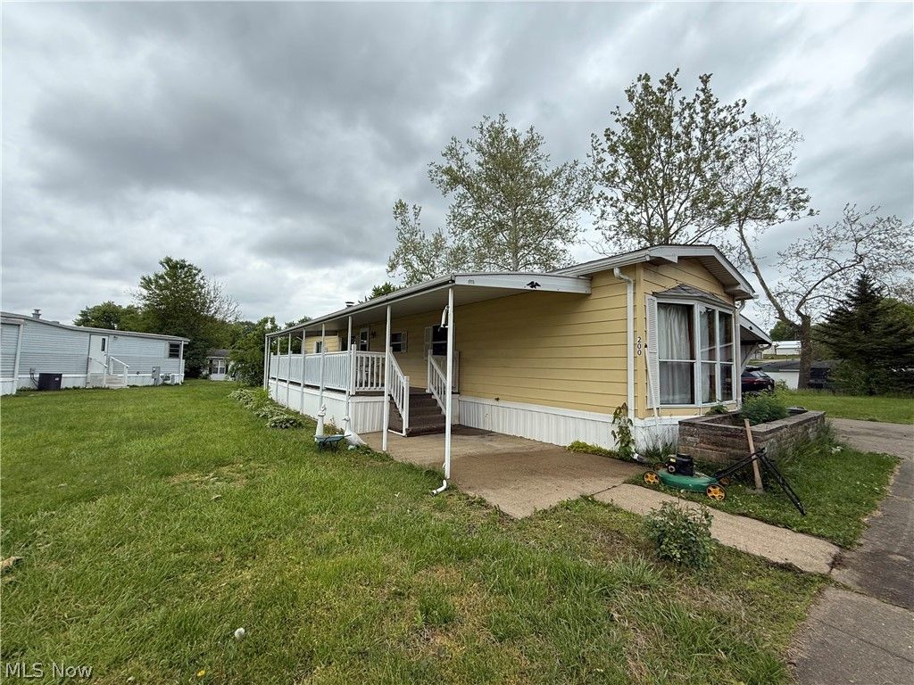 Photo of 200 Driftwood Drive SE, New Philadelphia, OH 44663 (MLS # 5211395)
