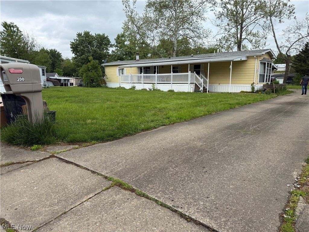 Photo of 200 Driftwood Drive SE, New Philadelphia, OH 44663 (MLS # 5211395)