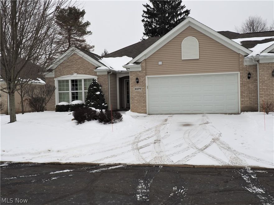 HOA  $435 QUARTERLY.  Great location in Stratford Green. Wonderful 2 bedroom, 2 bath cluster home ranch on a cul-de-sac Skylights in vaulted ceiling in great room. Large master suite with private bath with Jetted tub plus walk-in shower. Roomy walk-in closet in master.  Large foyer entry with wood floors  leads to a bonus room great  for an office or den then to the spacious eat-in kitchen with wood floors. Appliances stay.  First floor laundry, washer and dryer stay..