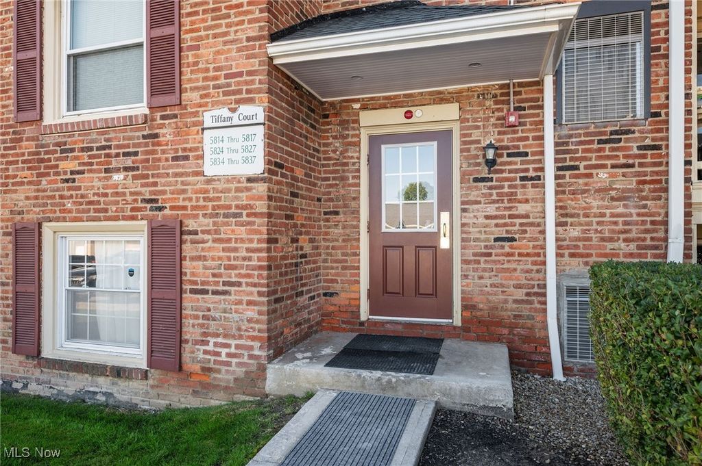Photo of 5814 Tiffany Court, Lyndhurst, OH 44124 (MLS # 5163854)