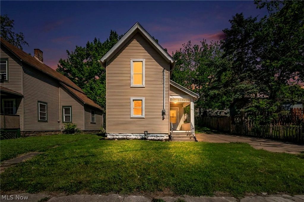Photo of 1 Smith Court, Elyria, OH 44035 (MLS # 5211031)
