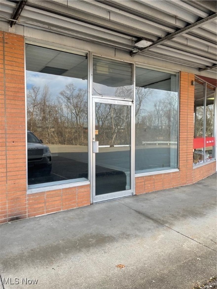 Great High Traffic Commercial Location for your business. This is perfect for Retail Business, Office Space, Gift Shop, etc... Additional fee of $40.00 per month for Water/Sewer/Trash water not to exceed 2000 gals of use or tenant pays the overage.