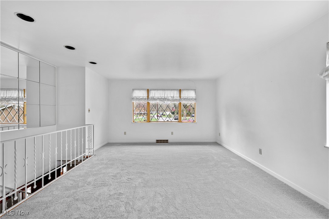 129 Roselawn Drive, Weirton, West Virginia image 5