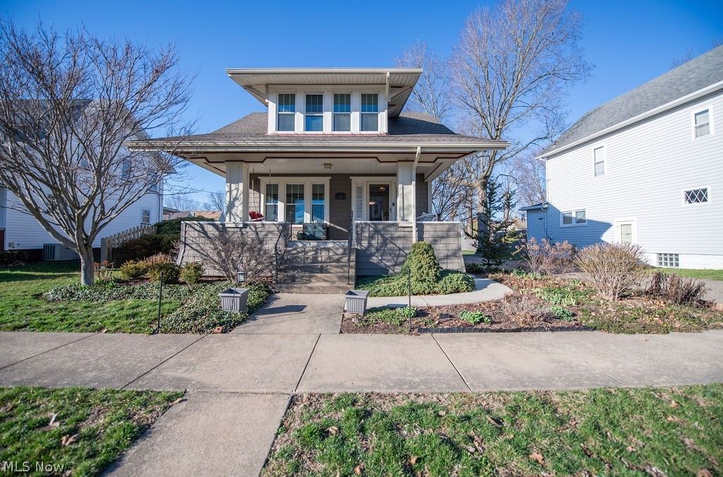 Photo of 329 Park Avenue NW, New Philadelphia, OH 44663 (MLS # 5192425)