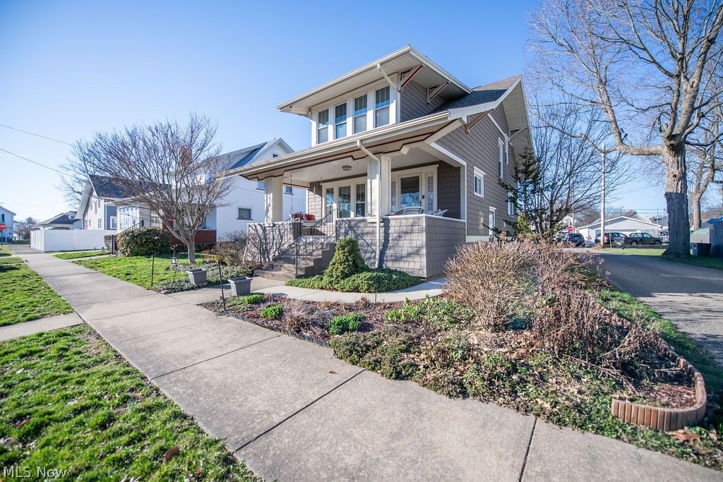 Photo of 329 Park Avenue NW, New Philadelphia, OH 44663 (MLS # 5192425)