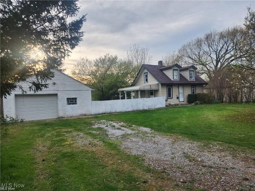 Private 2 bedroom, 1 bath home situated on almost a half acre in the city. Detached oversized 1 car garage. Fenced-in backyard with a covered patio. Kitchen complete with appliances, including dishwasher. Laundry hook-up located in the walk-out basement. Rental Qualification Checklist: -$50 application fee per adult occupant. -Credit score: 600+ -No recent bankruptcy. -No eviction history & no criminal history (involving sex, drugs, or violence) -Stable employment (must provide current pay stubs) -Monthly gross income must be at least 2.5 X Monthly Rent -First month's rent, security deposit, renters insurance, and transferred utilities required prior to move in. Pets are considered on a case-by-case basis.