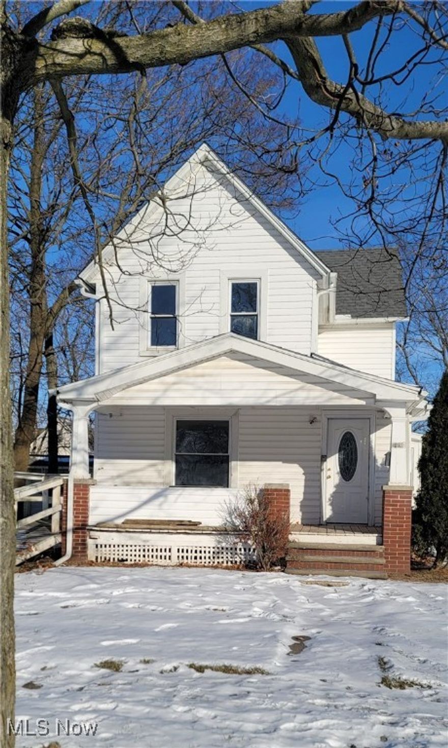 Calling all investors, Do it yourself rehabbers and/or anyone who would like to bring this home back to it's former glory. Many possibilities. 

Spacious 4 bedroom  single family home. Home has been partially started. Blank canvas awaiting your finishing touches. 

Home is close to schools, downtown Lorain, Lakeview Park, Black River Landing, shopping and major highways.