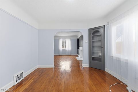 Tiny photo for 876 Eloise Drive, Cleveland, OH 44112 (MLS # 5187599)