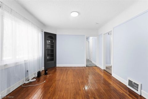 Tiny photo for 876 Eloise Drive, Cleveland, OH 44112 (MLS # 5187599)