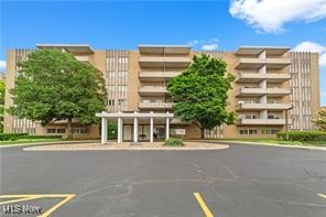 This condo is situated in the heart of Rocky River, in the Saxon House, and is just steps away from the Westgate Shopping Center, restaurants, banks, and more. This one-bedroom condo on the third floor is sold in as-is condition and partially furnished. Appliances are 4 years old; laminated floors were installed in 2021. Bathroom remodeled in 2021. There is a convenient same-floor laundry, a dedicated storage unit, and an assigned parking spot in the underground garage, which has a car wash station. The beautiful clubhouse and an outdoor community pool provide for great get-togethers during the summer months. The unit is vacant and easy to show!