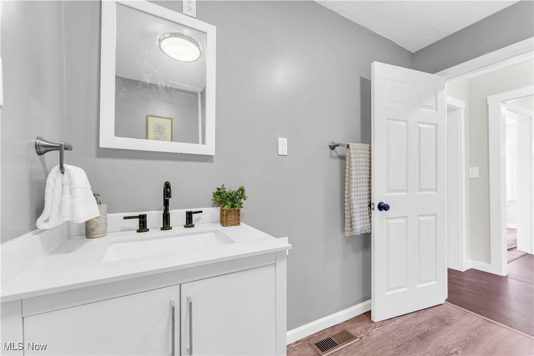 4238 Laurel Road, Lorain, Ohio image 18