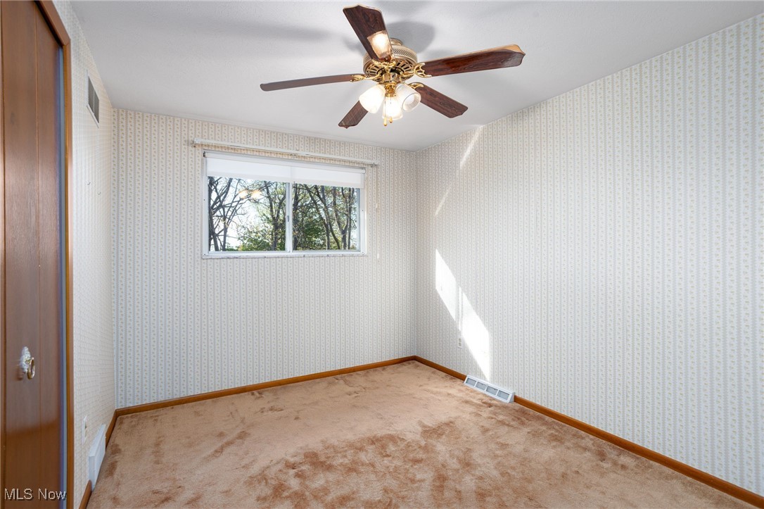6450 Hawthorne Circle, Parma, Ohio image 24