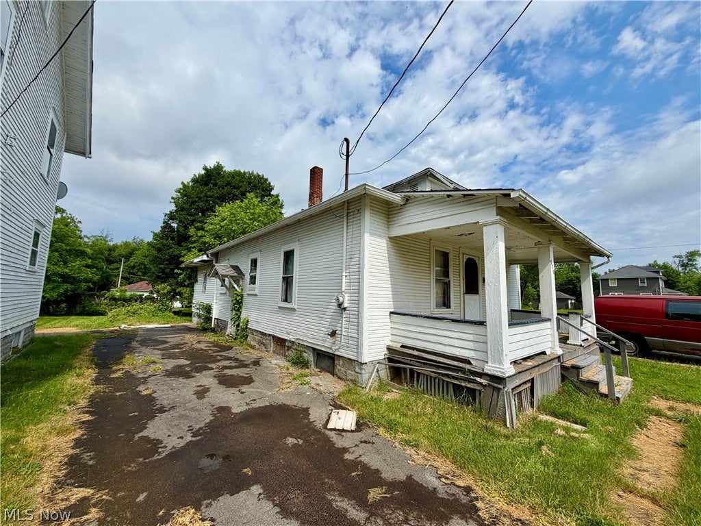 Photo of 828 Miami Street, Youngstown, OH 44505 (MLS # 5218304)