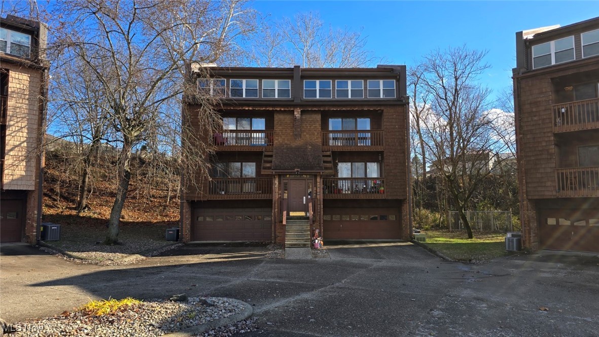 Society Manor Condo Ph 03 - Residential