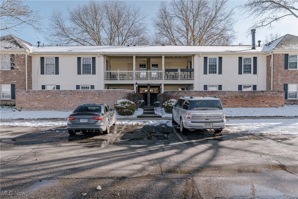 Photo of 25 Berkshire Court #3A, Akron, OH 44313 (MLS # 5177646)