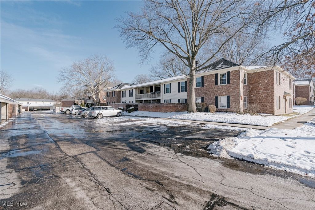 Photo of 25 Berkshire Court #3A, Akron, OH 44313 (MLS # 5177646)
