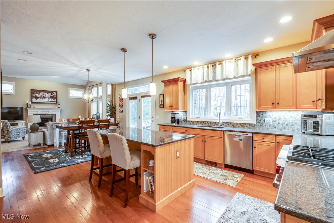 7860 Bainbrook Drive, Chagrin Falls, Ohio image 9