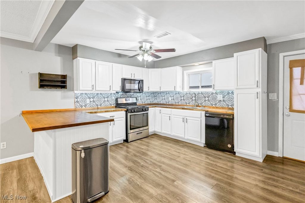 Photo of 456 Mcdonald Avenue, McDonald, OH 44437 (MLS # 5174736)