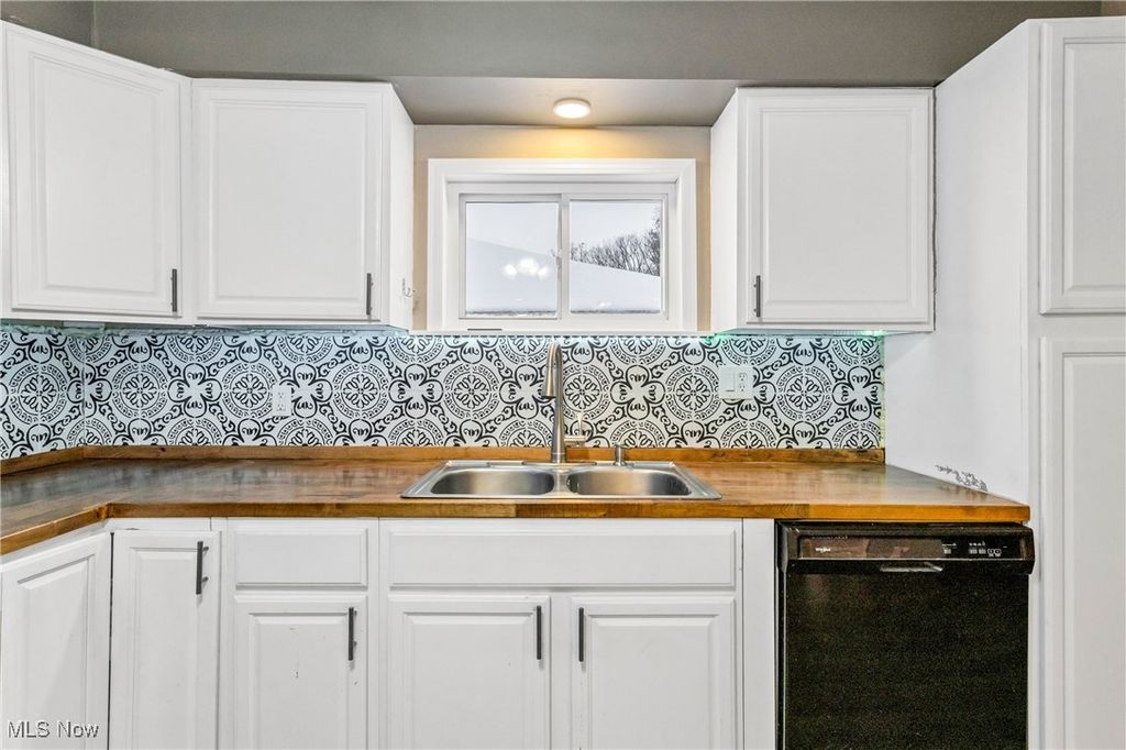 Photo of 456 Mcdonald Avenue, McDonald, OH 44437 (MLS # 5174736)