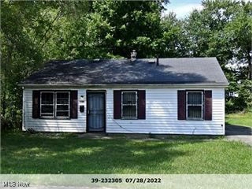 This home features three bedrooms, eat-in kitchen, living room and one full bath. Cash deals ONLY. Seller will make NO repairs.