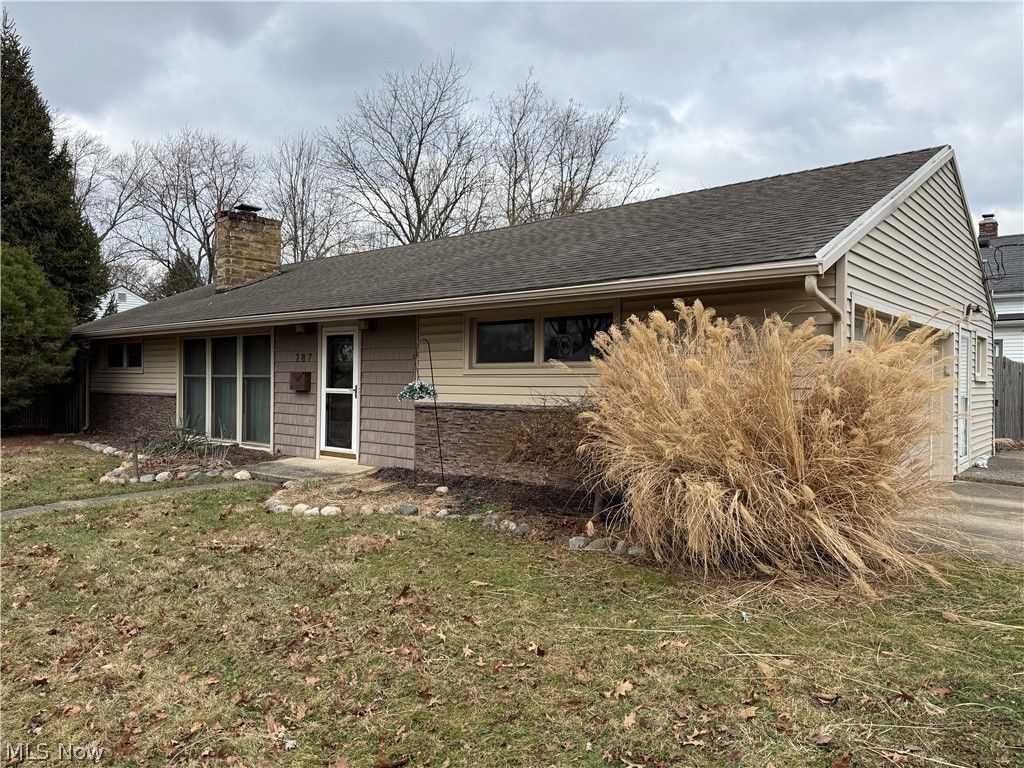 Photo of 287 Edgewood Drive, Berea, OH 44017 (MLS # 5188754)