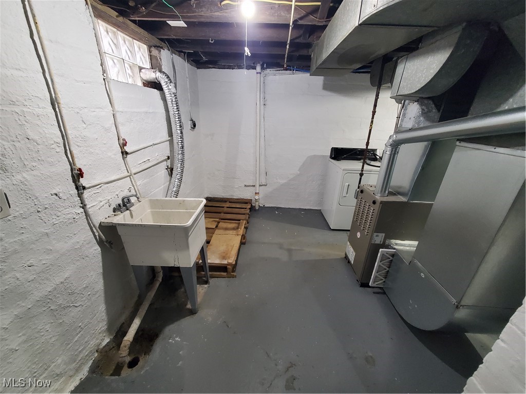 Cleveland, Ohio 44105, United States, 3 Bedrooms Bedrooms, ,1 BathroomBathrooms,Residential,Active,148929