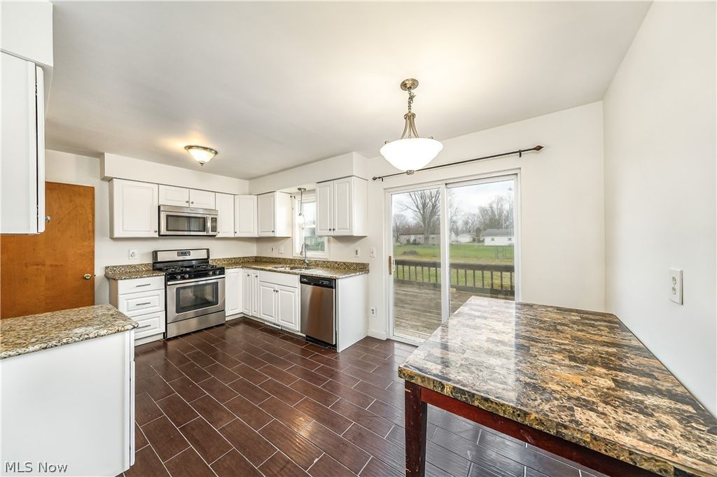 Photo of 5216 Kuszmaul Avenue NW, Warren, OH 44483 (MLS # 5195033)