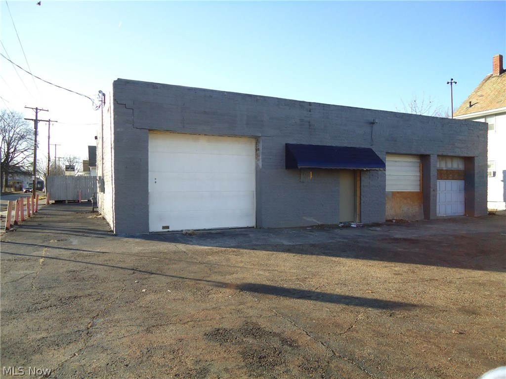 1534 s/f block building previously used as car wash/mechanical garage. Many possible uses. 12' ceilings. Gas furnace . Updated electric. Needs TLC
Seller will not entertain lease or seller financing. Cash offers only.