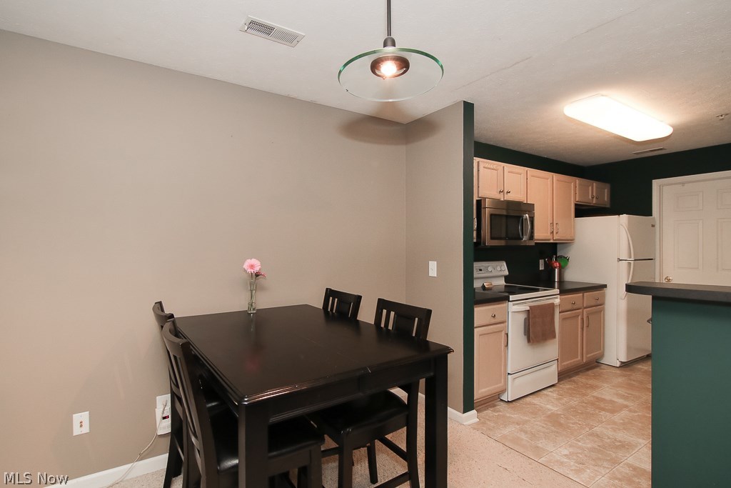 Lenox Crk Condo Ph 02 - Residential