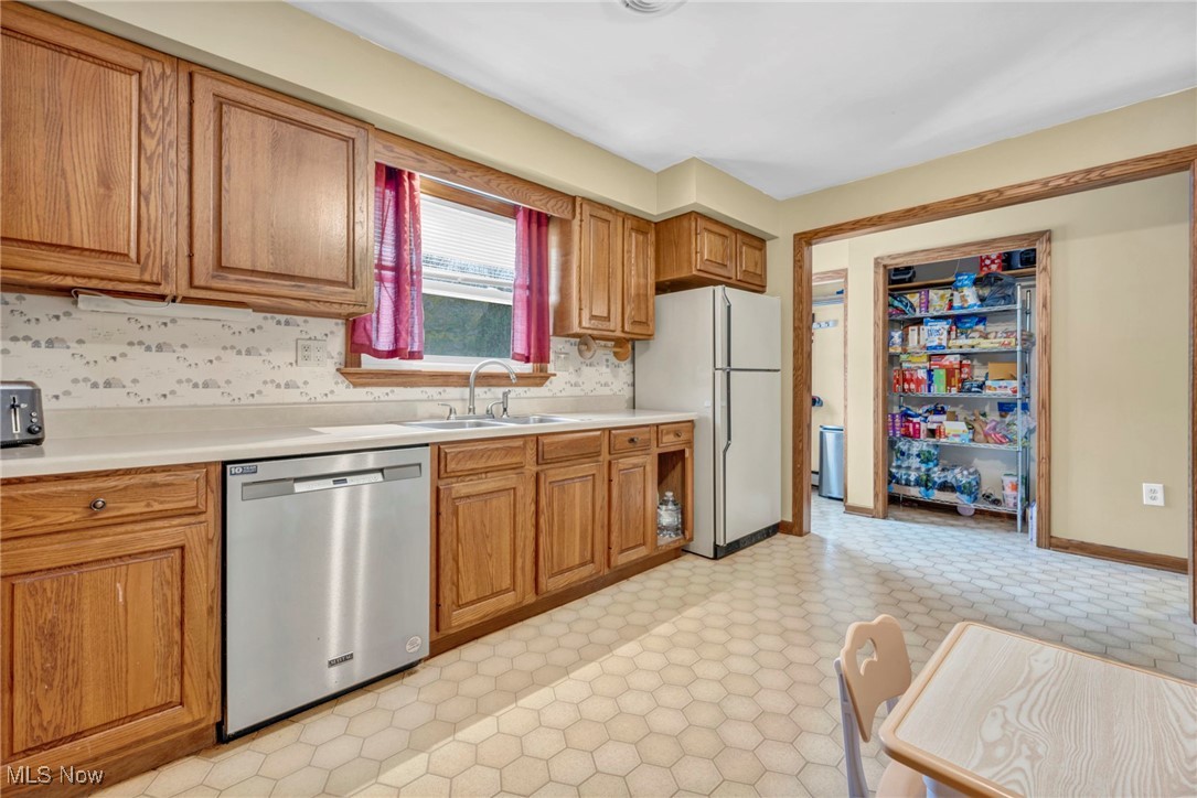 7663 Jennings Drive, Painesville, Ohio image 11