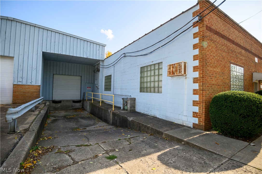 Moses & Day - Commercial Sale