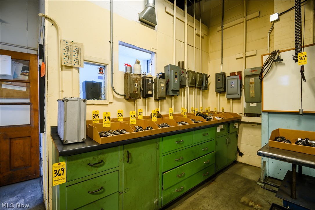 Moses & Day - Commercial Sale