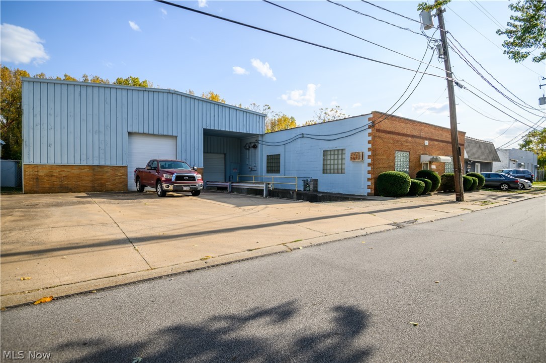 Moses & Day - Commercial Sale