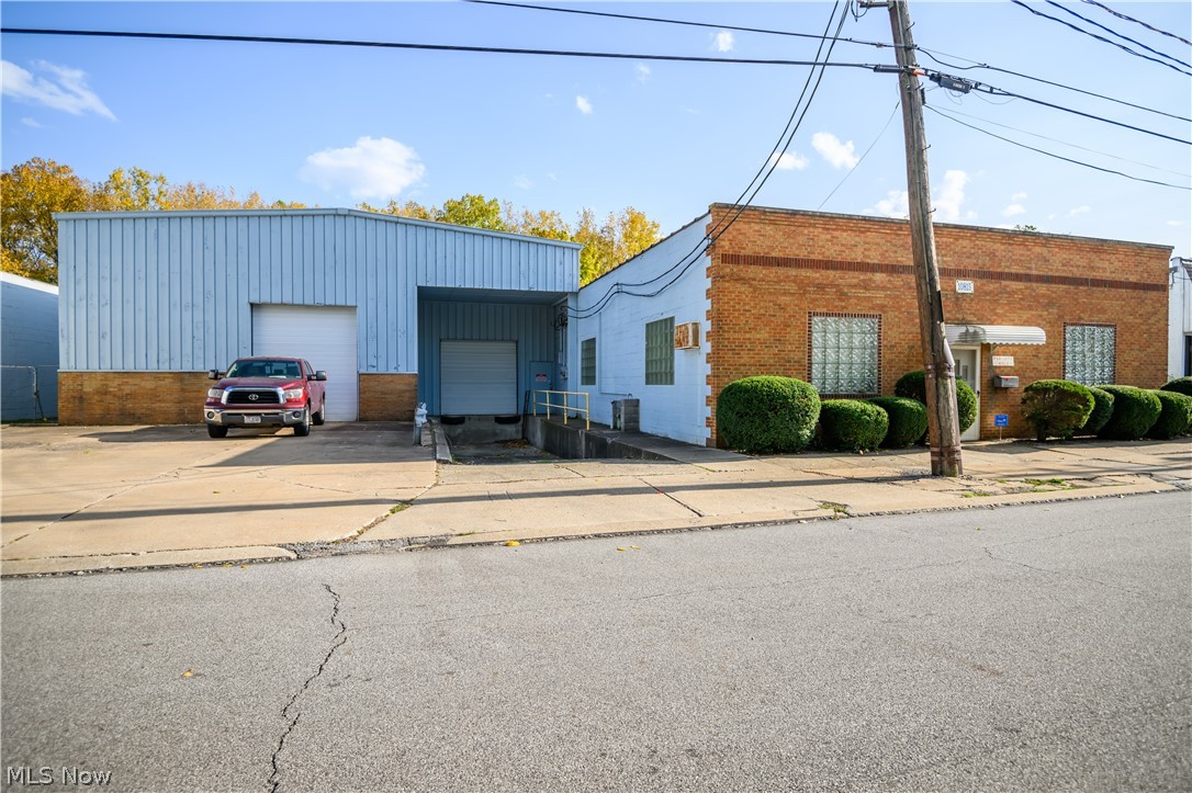 Moses & Day - Commercial Sale