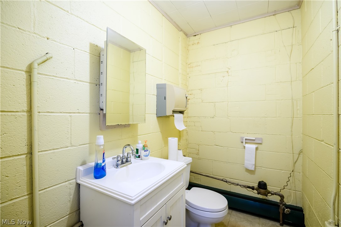 Moses & Day - Commercial Sale